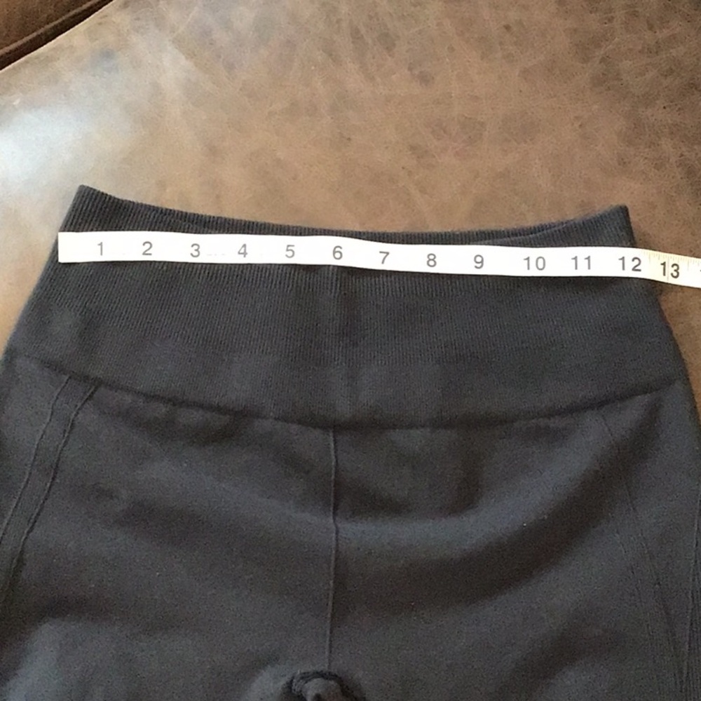 Lululemon Black Compression Cropped Leggings - image 6